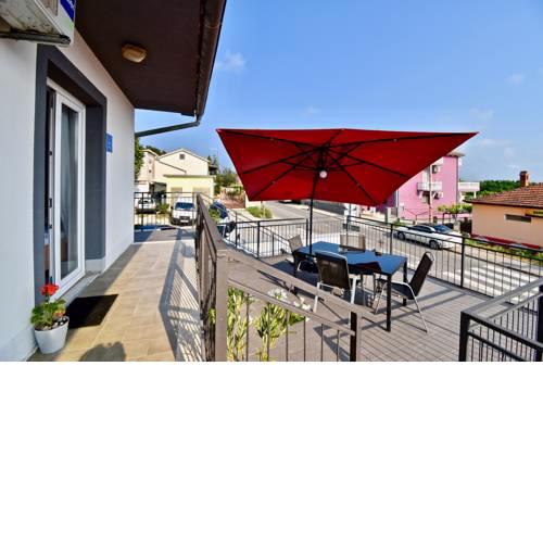 Apartment with spacious terrace / 2 bedrooms