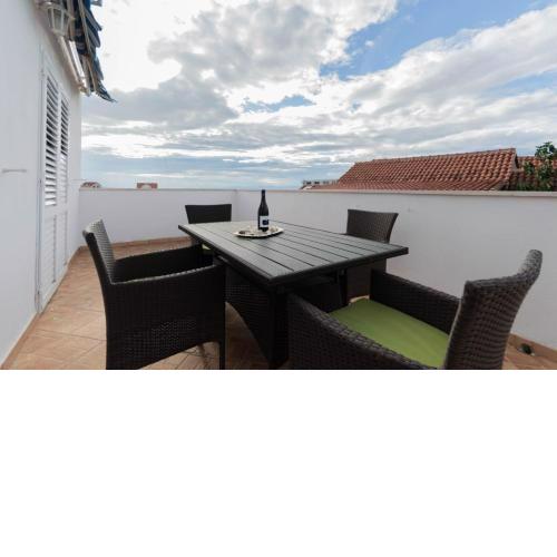 Apartment with terrace & private parking