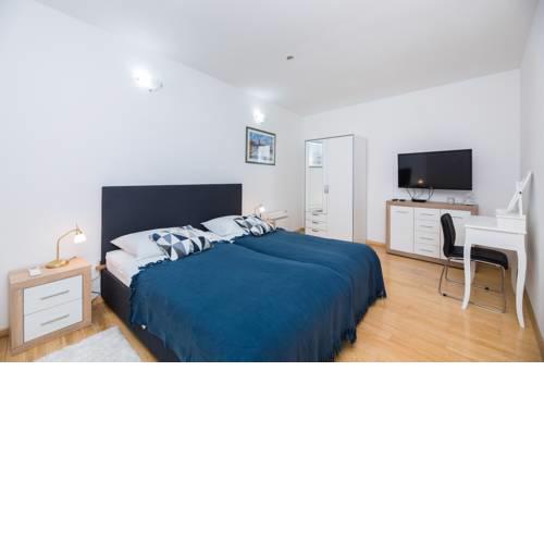 Apartment Wow for four with private parking