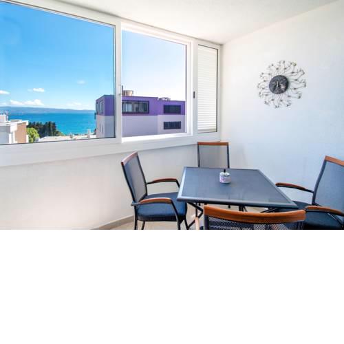 Apartment Znjan beach