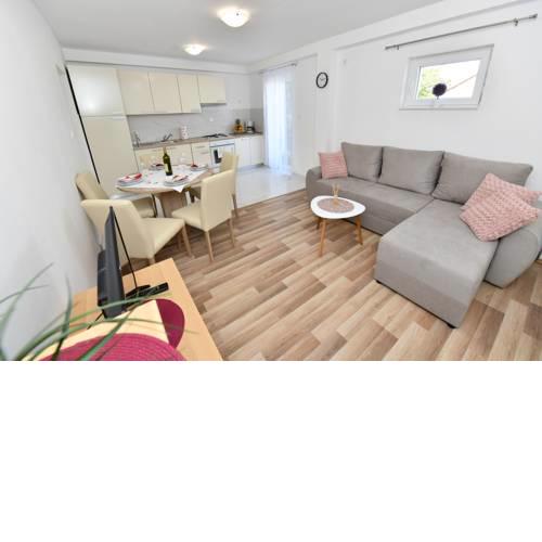 Apartment Zora - Cosy Apartment close to City Centre