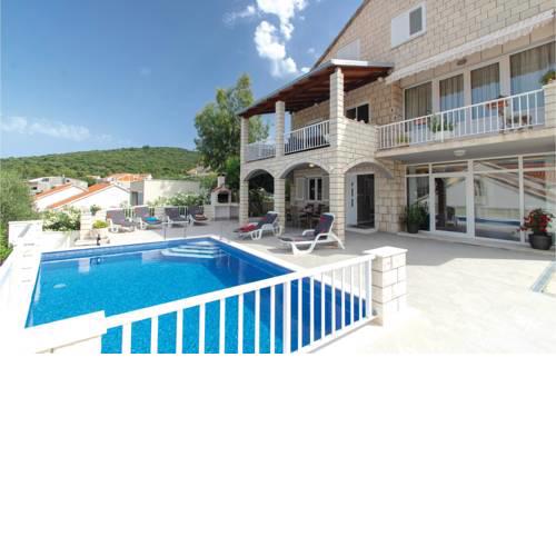 Spacious Holiday Home in Zrnovska Banja