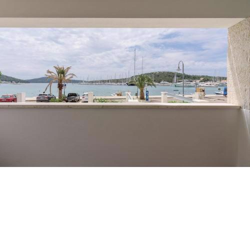 Apartment Zvon - 10 m from sea