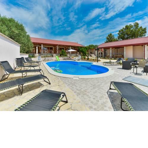 Apartments Ana with pool