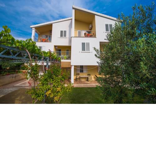 Apartments Anamarija