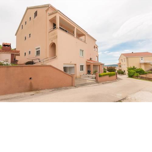 Apartments and Room Danijel