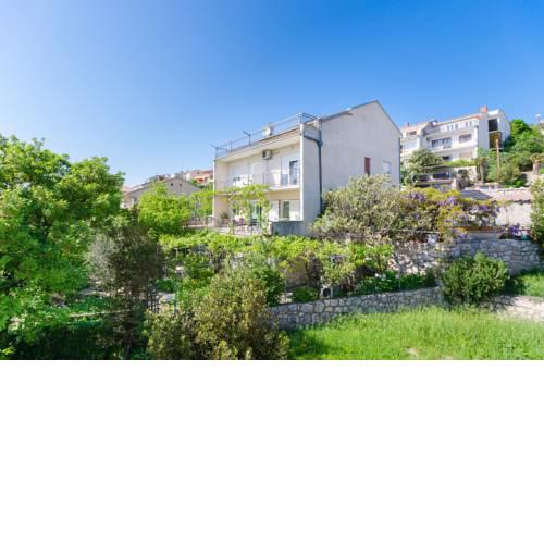 Apartments and Room Drazen