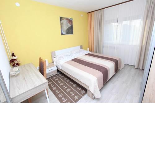 Apartments and Room Eva