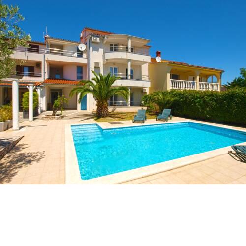 Apartments and rooms Alenka 2045