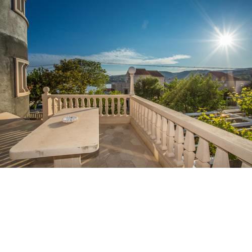 Apartments and Rooms Anita 1523