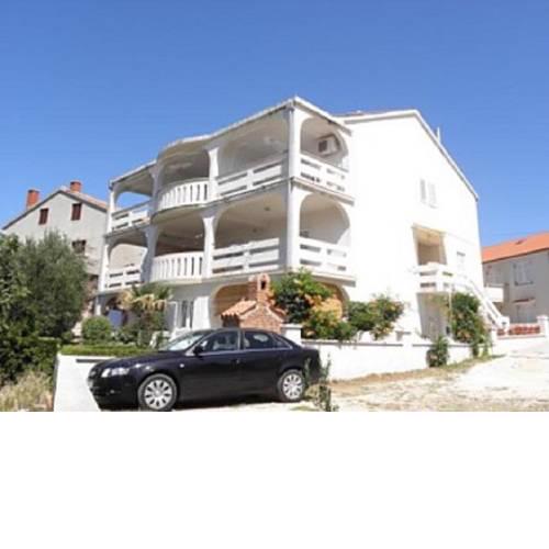 Apartments and rooms Antony