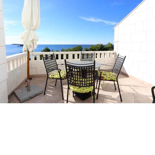 Apartments and rooms with parking space Rogoznica - 10339