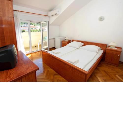 Apartments and rooms by the sea Slatine, Ciovo - 1139