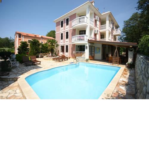 Apartments and Rooms Degra