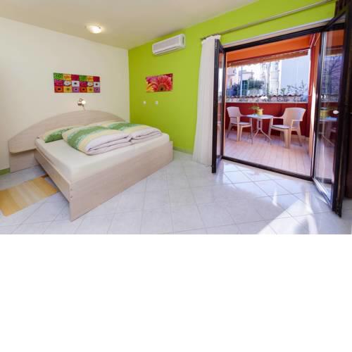 Apartments and Rooms Erik