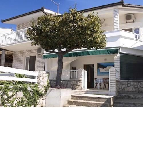 Apartments and Rooms Florijan