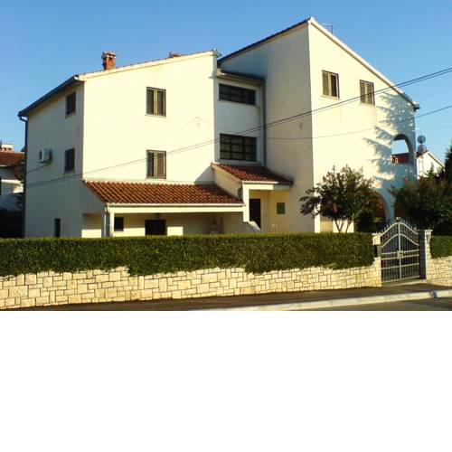 Apartments and Rooms Irena