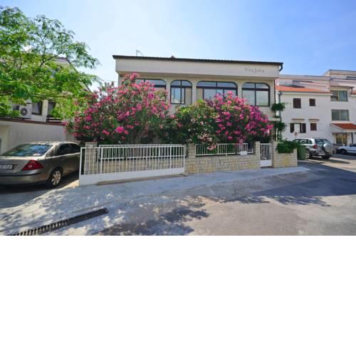 Apartments and Rooms Jaka