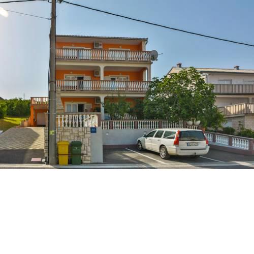 Apartments and Rooms Juki