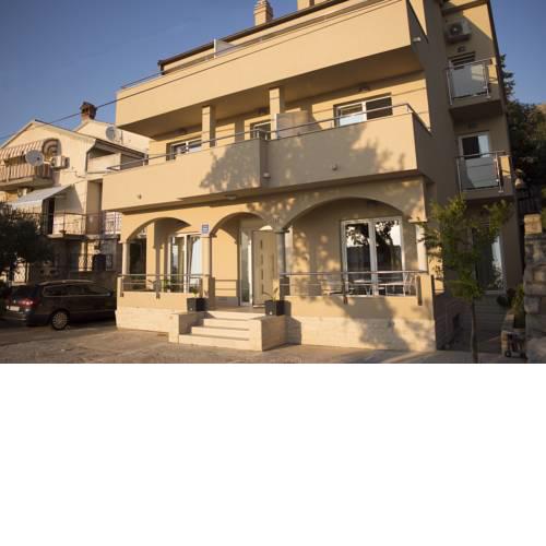 Apartments and Rooms Lux