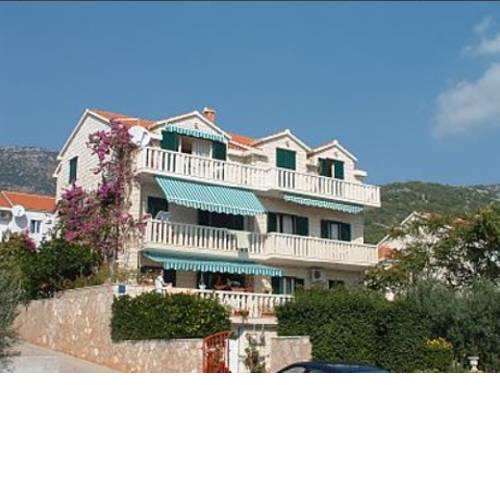 Apartments and rooms Mate 1