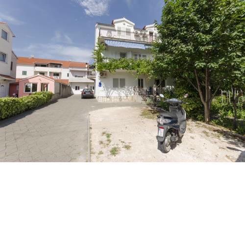 Apartments and Rooms Meri