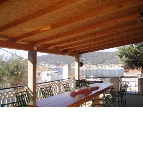 Apartments and rooms Mila