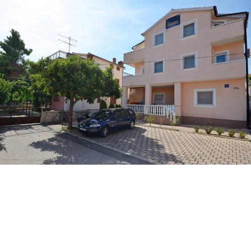 Apartments and Rooms Mladen