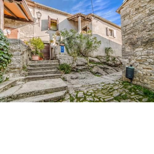 Apartments and Rooms Nela