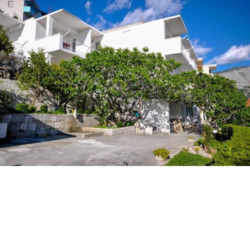 Apartments and Rooms Nikola