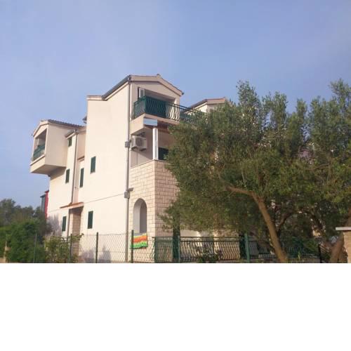 Apartments and Rooms Saric