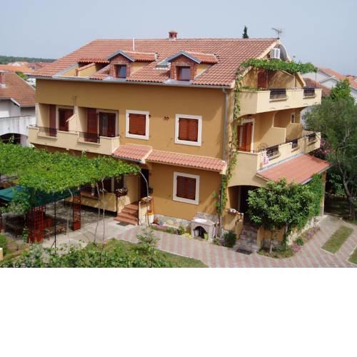 Apartments and Rooms Sinka