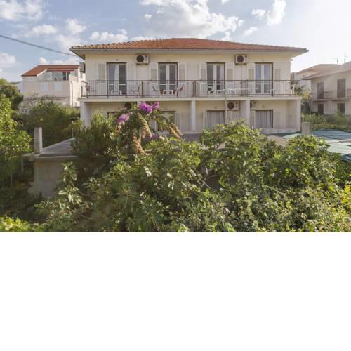 Apartments and Rooms Slavica