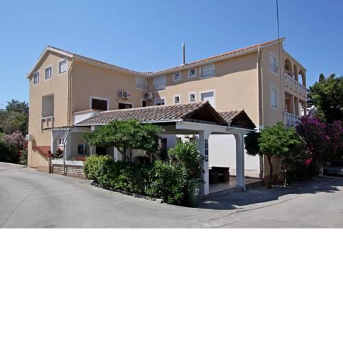 Apartments and Rooms Vesna Novalja