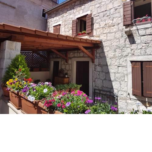 Apartments and Rooms Villa Lina