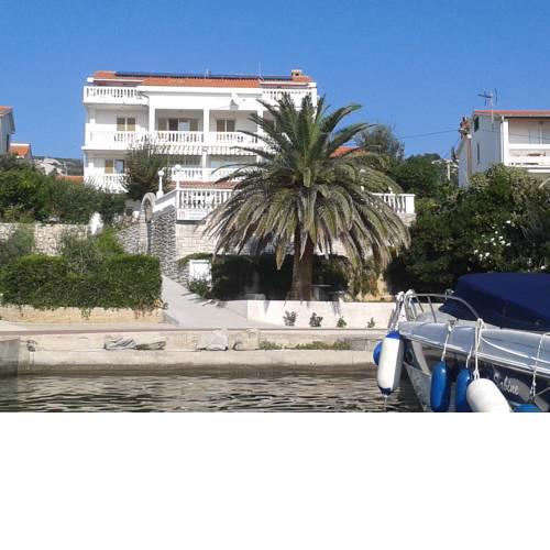 Apartments and Rooms Vinko