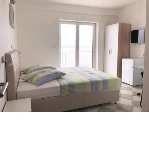 Apartments and rooms with a swimming pool Brela, Makarska - 6828