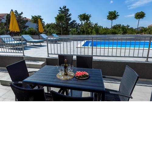 Apartments and rooms with a swimming pool Novalja, Pag - 17217