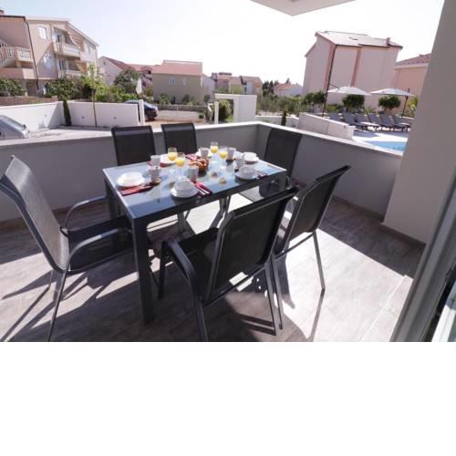 Apartments and rooms with a swimming pool Novalja, Pag - 17225