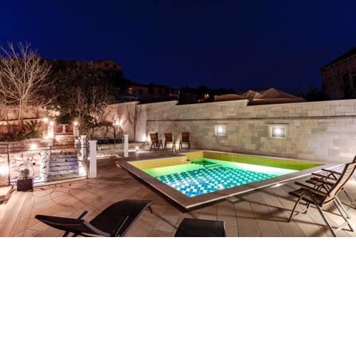Apartments and rooms with a swimming pool Sumartin, Brac - 13483