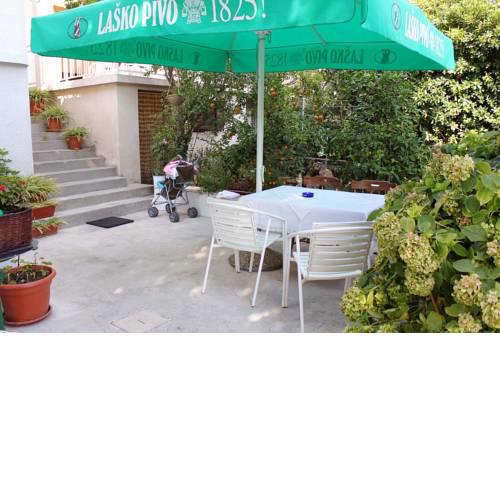 Apartments and rooms with parking space Bol, Brac - 2878