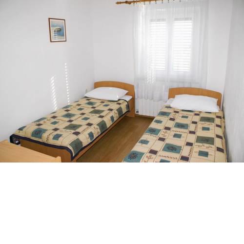Apartments and rooms with parking space Bol, Brac - 2926
