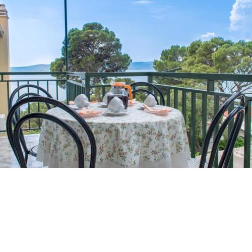 Apartments and rooms with parking space Brela, Makarska - 2717