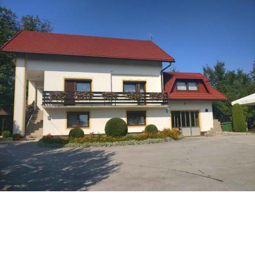Apartments and rooms with parking space Irinovac (Plitvice) - 14749