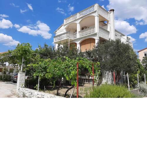Apartments and rooms with parking space Kastel Stafilic, Kastela - 18673