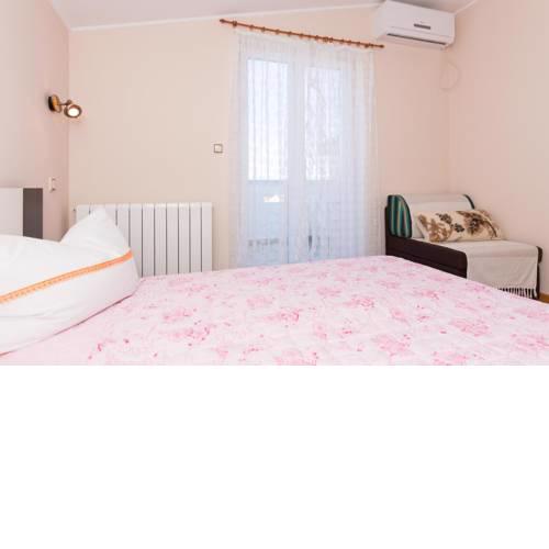 Apartments and rooms with parking space Krk - 5294