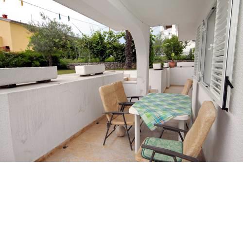 Apartments and rooms with parking space Krk - 5509