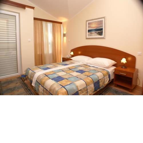 Apartments and rooms with parking space Seget Vranjica, Trogir - 3079