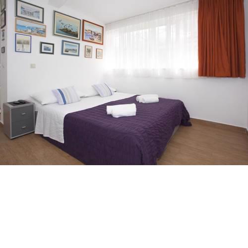 Apartments and rooms with parking space Split - 7598