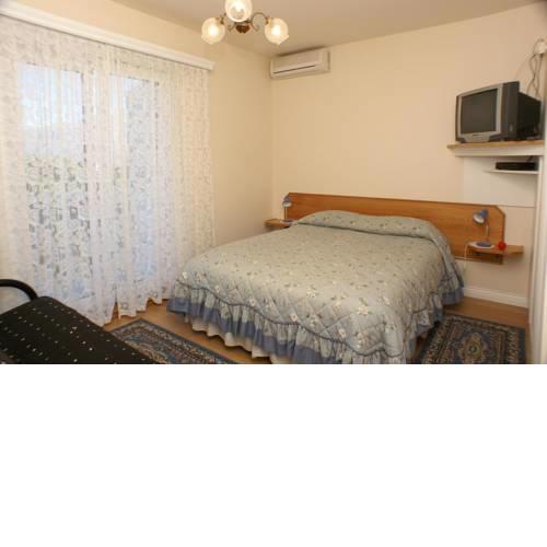 Apartments and rooms with parking space Sumartin, Brac - 757